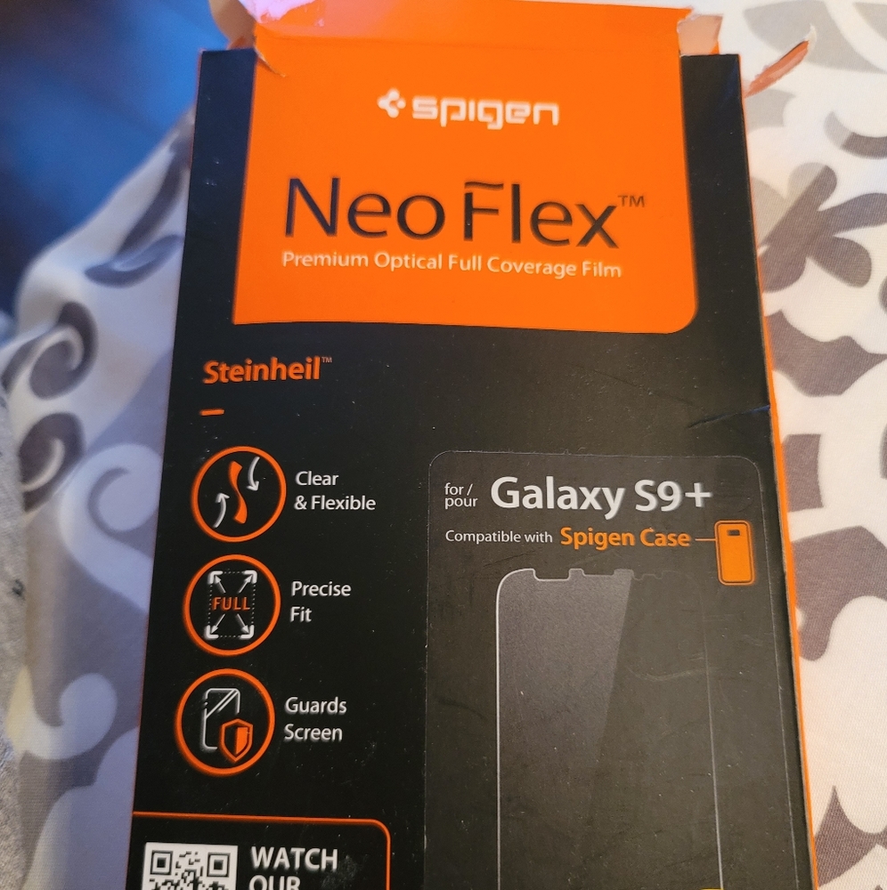 Spigen S9+ Screen Protector